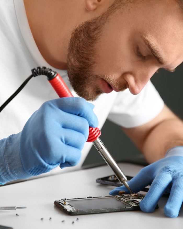 Técnico Laboral en Reparaciones de Teléfonos Celulares